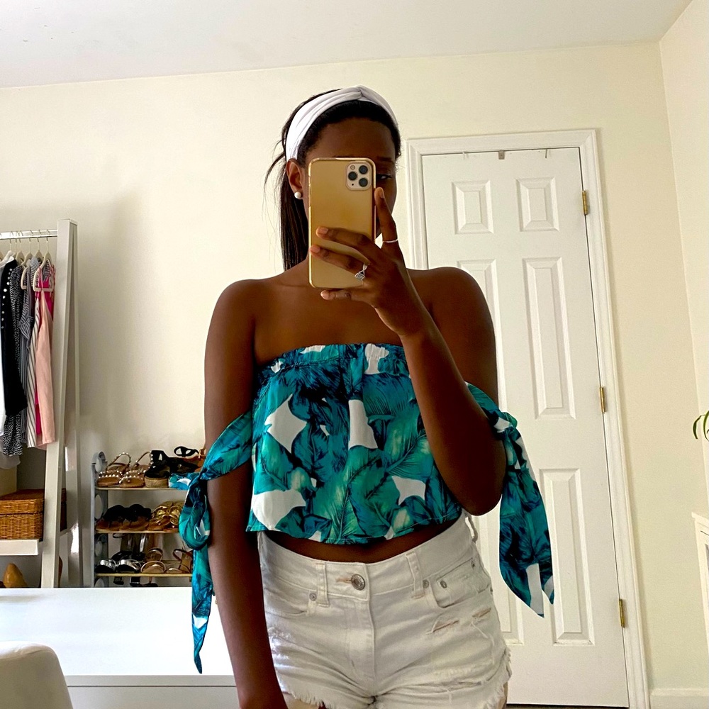 Vestique Banana Leaf Crop Top